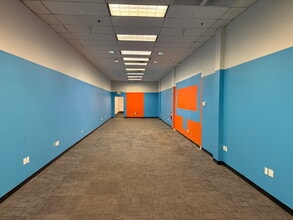 533-605 Montauk Hwy, Bay Shore, NY à louer Photo intérieure– Image 2 sur 8