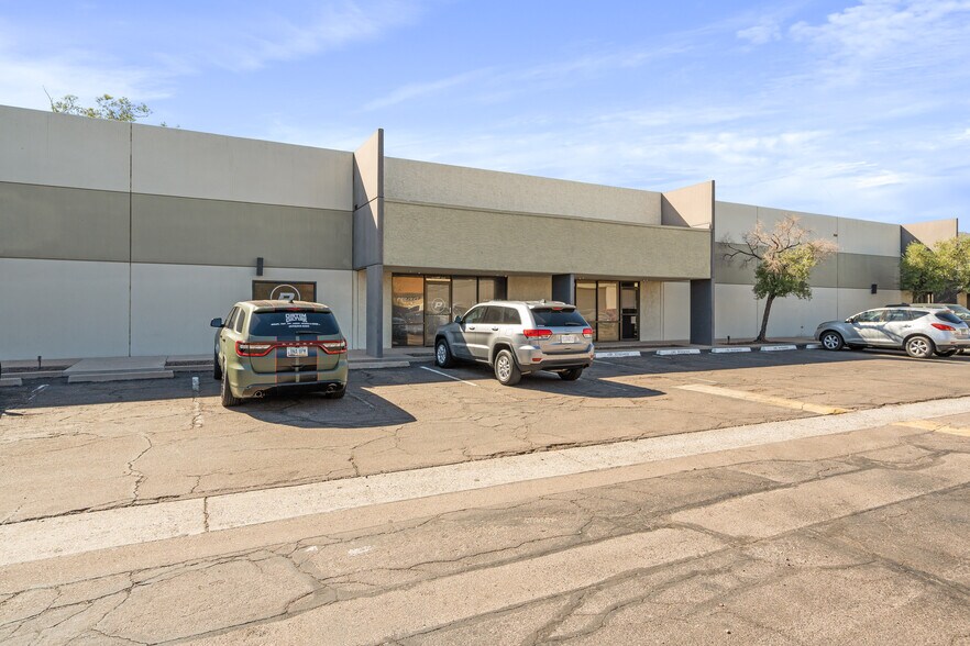 2346 E University Dr, Phoenix, AZ à vendre - Photo principale – Image 1 sur 13