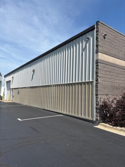 2360 Oak Industrial Dr NE, Grand Rapids, MI à vendre - Photo de l’immeuble – Image 3 sur 16