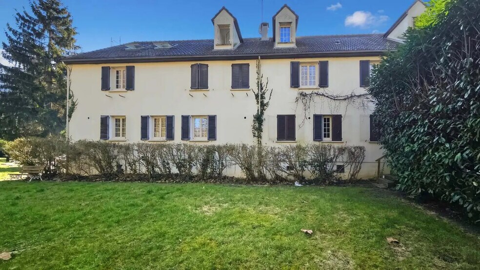 Local d'activités dans Cergy à vendre - Photo de l’immeuble – Image 3 sur 18