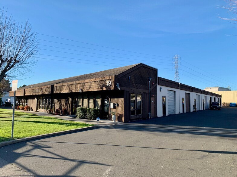 19 Digital Dr, Novato, CA à louer - Photo de l’immeuble – Image 2 sur 8