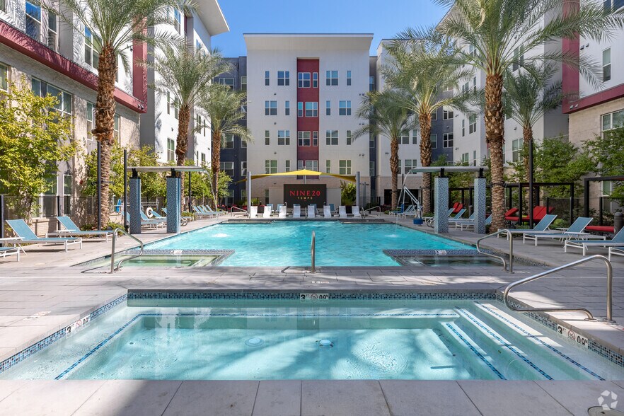 920 S Terrace Rd, Tempe, AZ à louer - Photo de l’immeuble – Image 3 sur 47