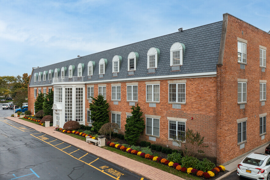 400 W Main St, Babylon, NY à louer - Photo de l’immeuble – Image 1 sur 15
