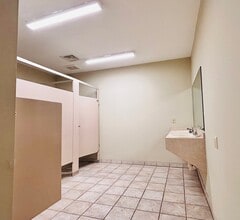 27911 Clemens Rd, Westlake, OH à louer Photo intérieure– Image 2 sur 25