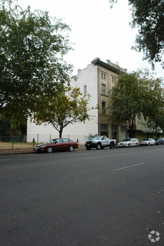 Plus de détails pour 131 W 1st St, Chico, CA - Local d'activités à louer