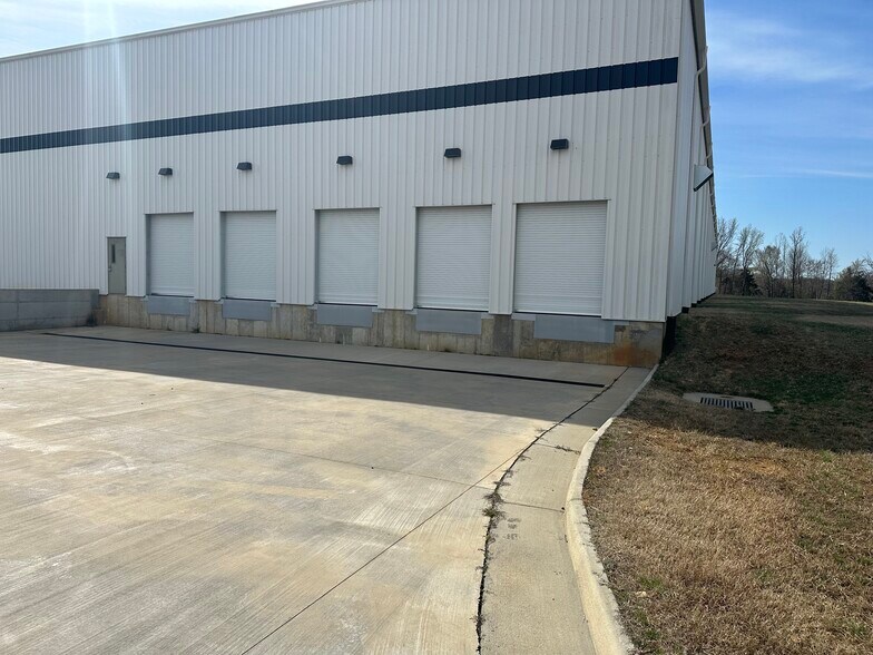 233 Cane Creek Parkway, Ringgold, VA à louer - Photo de l’immeuble – Image 2 sur 3