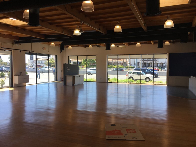 1920 Newport Blvd, Costa Mesa, CA à louer - Photo intérieure – Image 3 sur 5