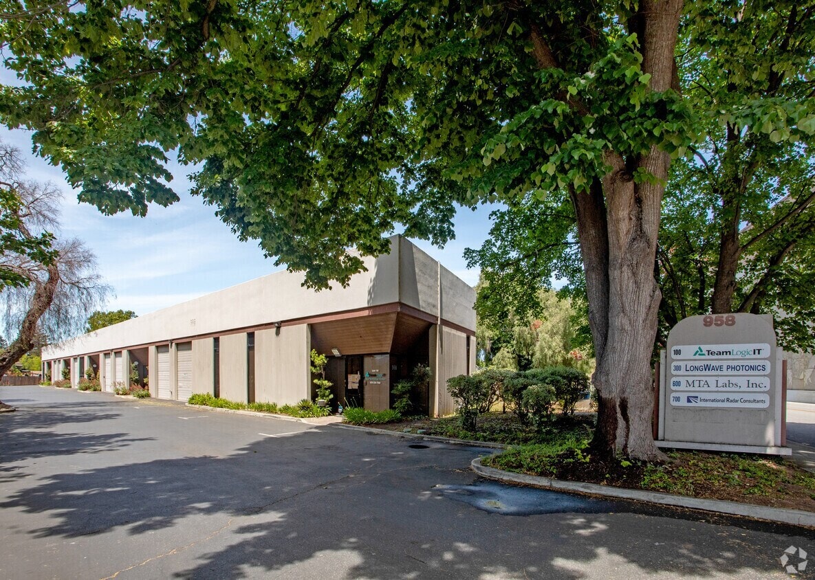 958 San Leandro Ave, Mountain View, CA à louer Photo intérieure– Image 1 sur 7