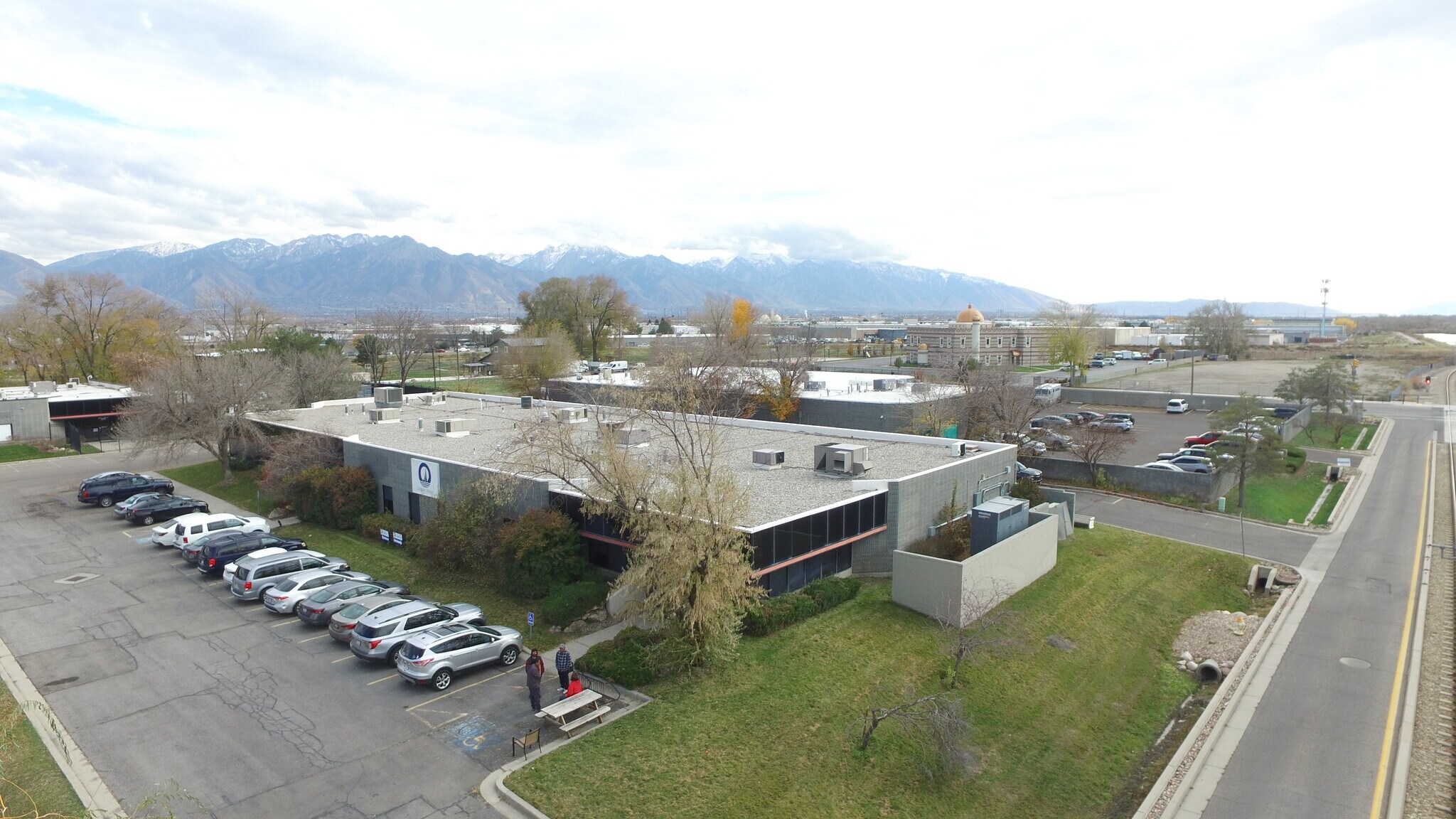 2411 S 1070 W, Salt Lake City, UT à vendre Photo de l’immeuble– Image 1 sur 9
