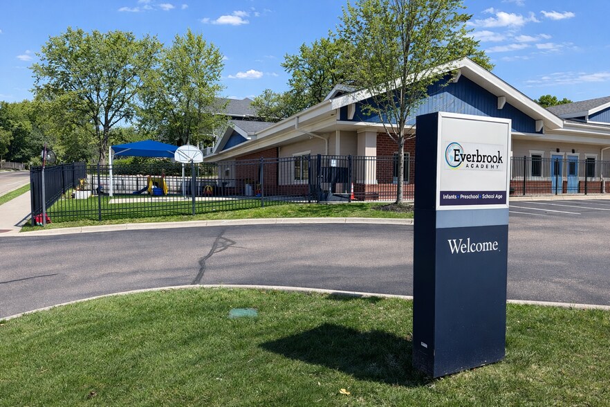 14730 Excelsior Blvd, Minnetonka, MN à vendre - Photo principale – Image 1 sur 5