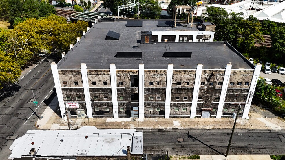 2066 W Hunting Park Ave, Philadelphia, PA à louer - Photo de l’immeuble – Image 2 sur 3