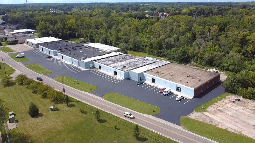 5851-5885 Wolf Creek Pike, Dayton, OH à louer - Photo de l’immeuble – Image 1 sur 4
