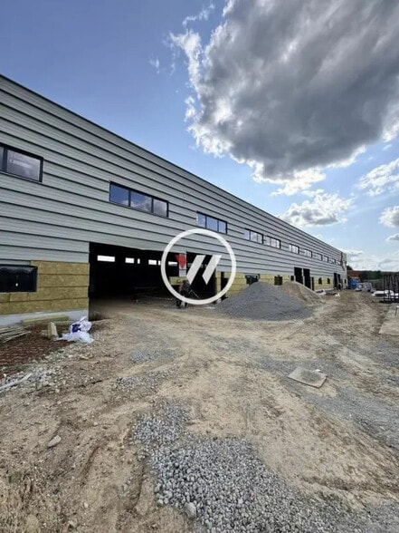 Local d’activités dans Viarmes à louer - Photo de l’immeuble – Image 1 sur 12