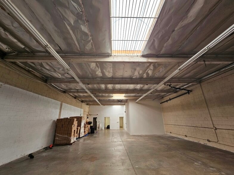 1230 Hooper Ave, Los Angeles, CA à vendre - Photo intérieure – Image 3 sur 10