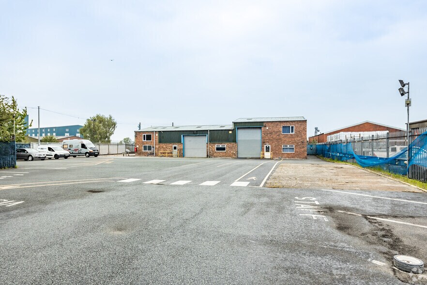 Manor Ln, Deeside à louer - Photo principale – Image 1 sur 2
