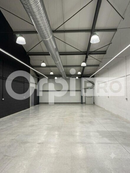 Industriel/Logistique dans La Rochelle à vendre - Photo intérieure – Image 1 sur 2