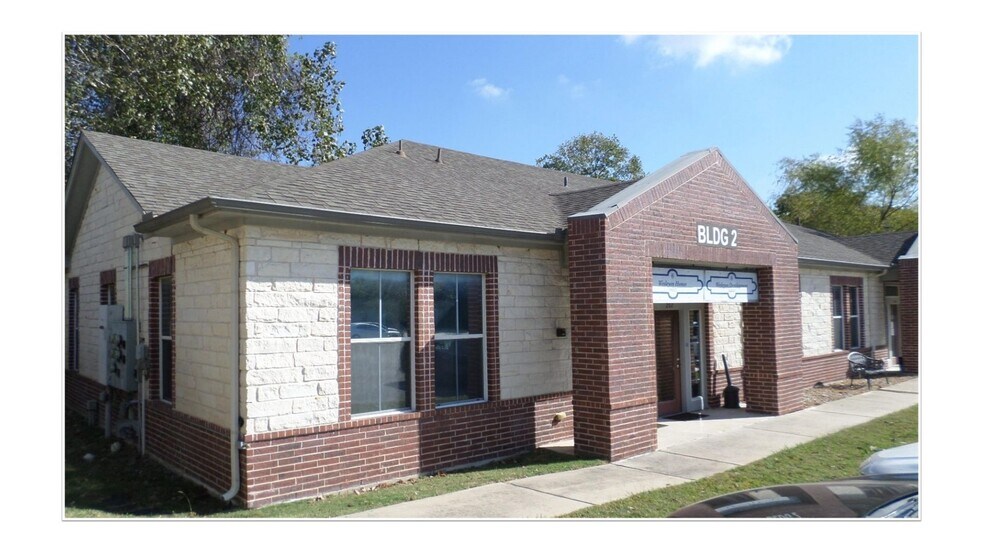 1811 N Austin Ave, Georgetown, TX à louer - Photo de l’immeuble – Image 1 sur 2