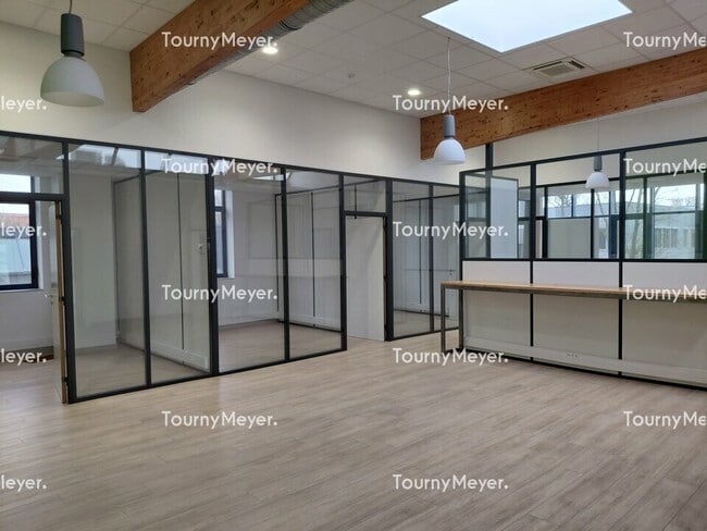Plus de détails pour Bureau à louer