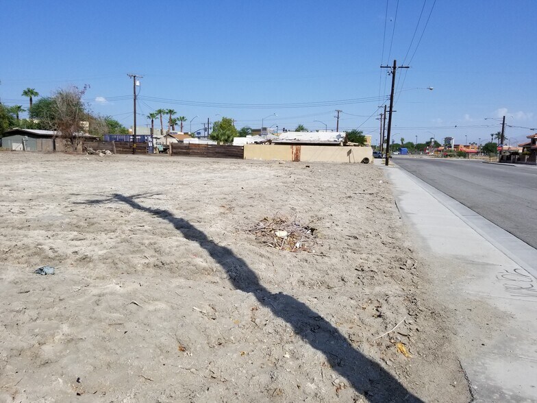 Palm Avenue, Coachella, CA à vendre - Photo de l’immeuble – Image 2 sur 5