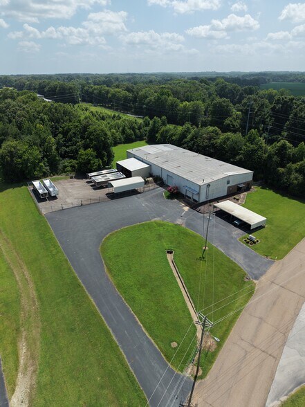 208 Edwards Dr, Jackson, TN à louer - Photo de l’immeuble – Image 2 sur 5