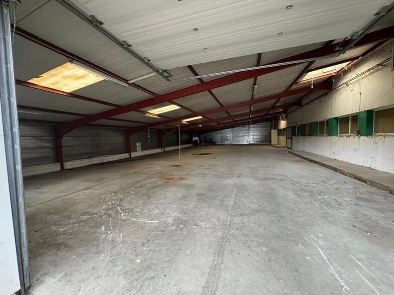 Industriel/Logistique dans Besançon à louer - Photo de l’immeuble – Image 1 sur 5