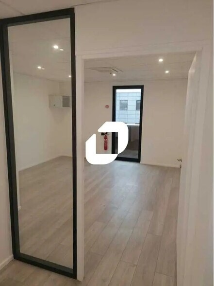 Bureau dans Grigny à vendre - Photo de l’immeuble – Image 3 sur 6