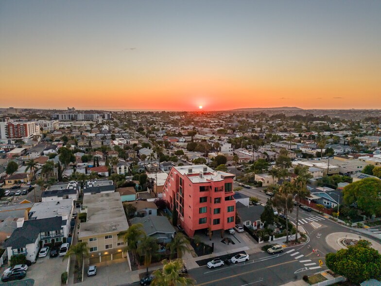 4384 Hamilton St, San Diego, CA à vendre - Photo de l’immeuble – Image 1 sur 12