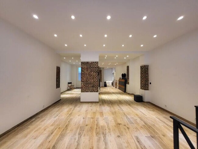 Plus de détails pour Bureau à vendre