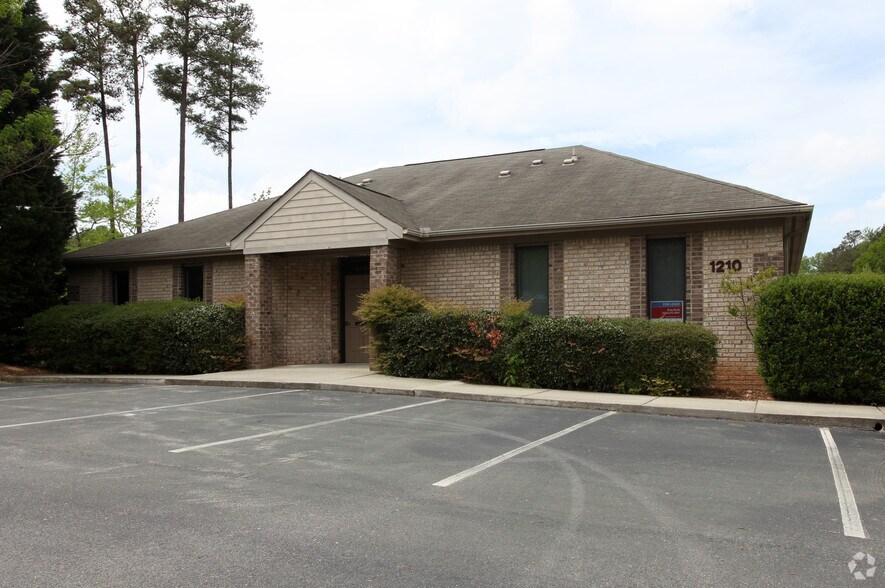 1210 SE Maynard Rd, Cary, NC à louer - Photo de l’immeuble – Image 3 sur 5