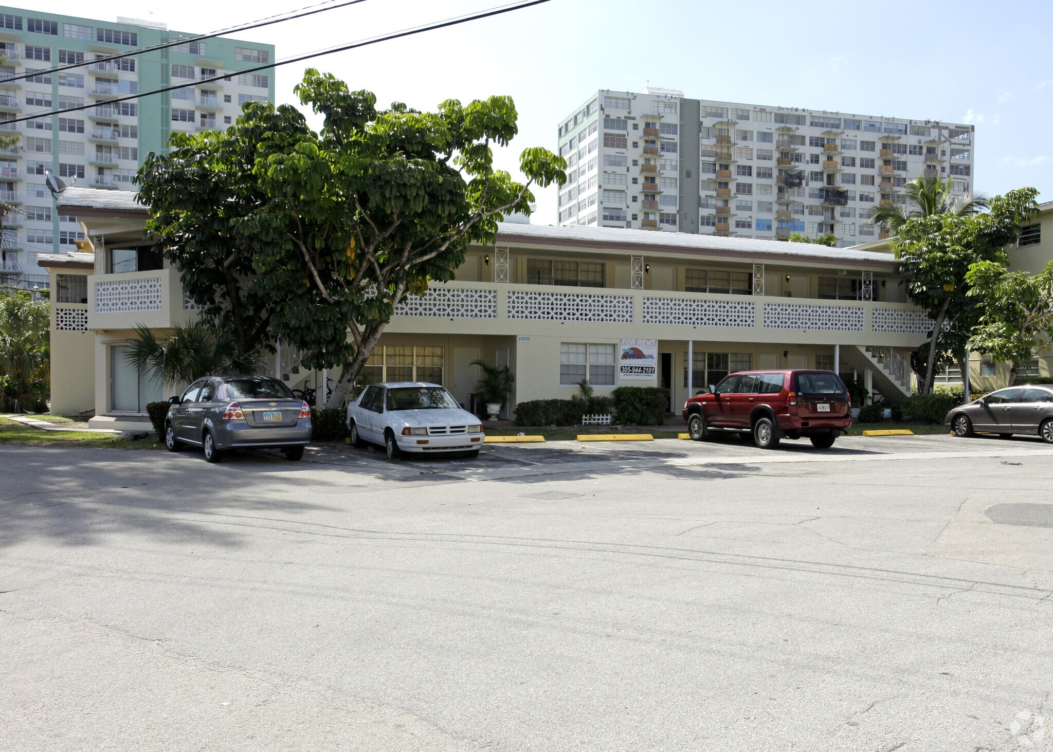 11970 NE 19th Dr, North Miami, FL à vendre Photo principale– Image 1 sur 5
