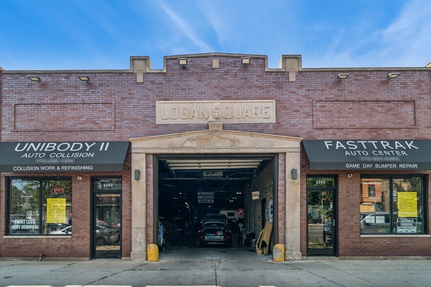 3263 W Fullerton Ave, Chicago, IL à vendre - Photo de l’immeuble – Image 2 sur 17