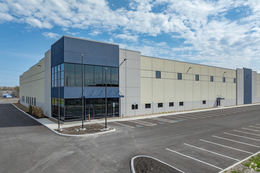 37988 Avon Commerce Pky, Avon, OH à louer - Photo principale – Image 1 sur 15