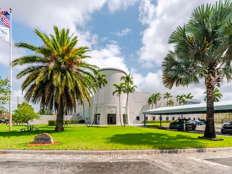 13755 SW 119th Ave, Miami, FL à vendre - Photo de l’immeuble – Image 3 sur 7