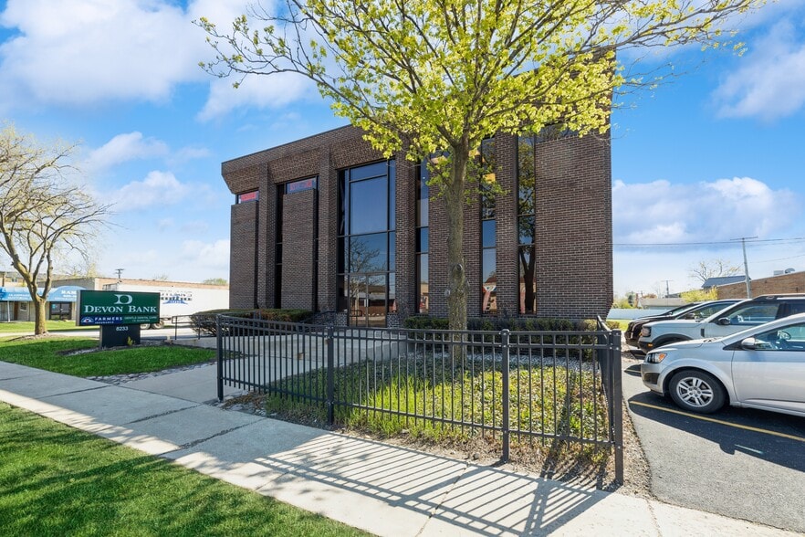 8233 S Harlem Ave, Bridgeview, IL à louer - Photo de l’immeuble – Image 3 sur 20