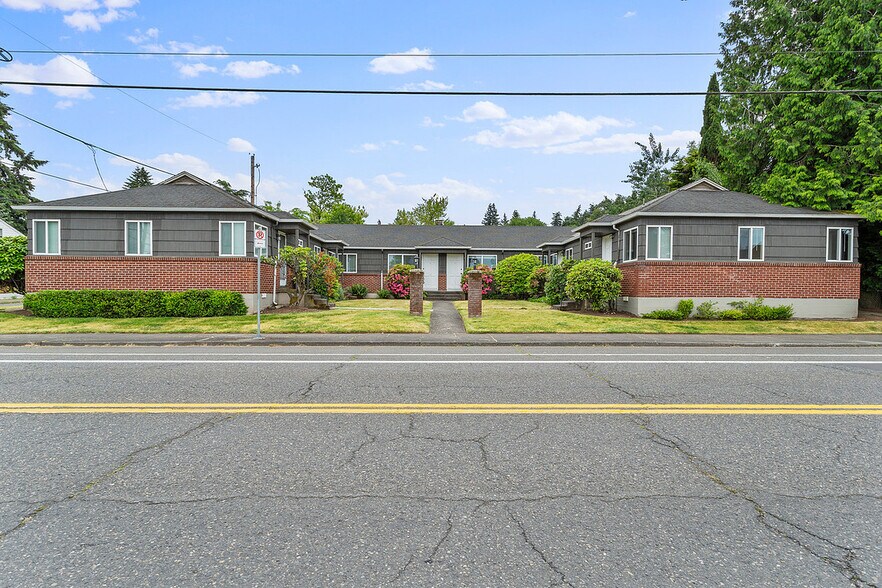 7222 E Burnside St, Portland, OR à vendre - Photo de l’immeuble – Image 1 sur 13