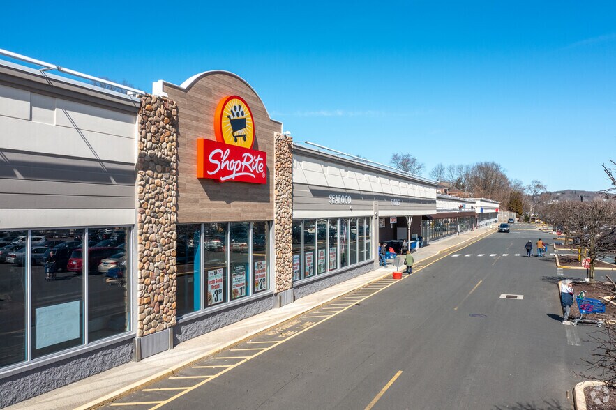 42-49 Pershing Dr, Derby, CT à louer - Photo principale – Image 1 sur 6