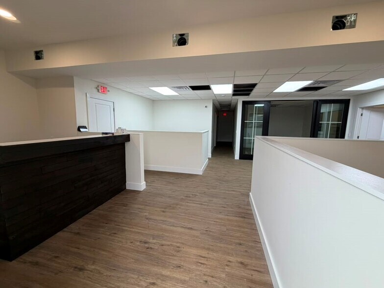 1782 Hooper Ave, Toms River, NJ à louer - Photo de l’immeuble – Image 3 sur 5