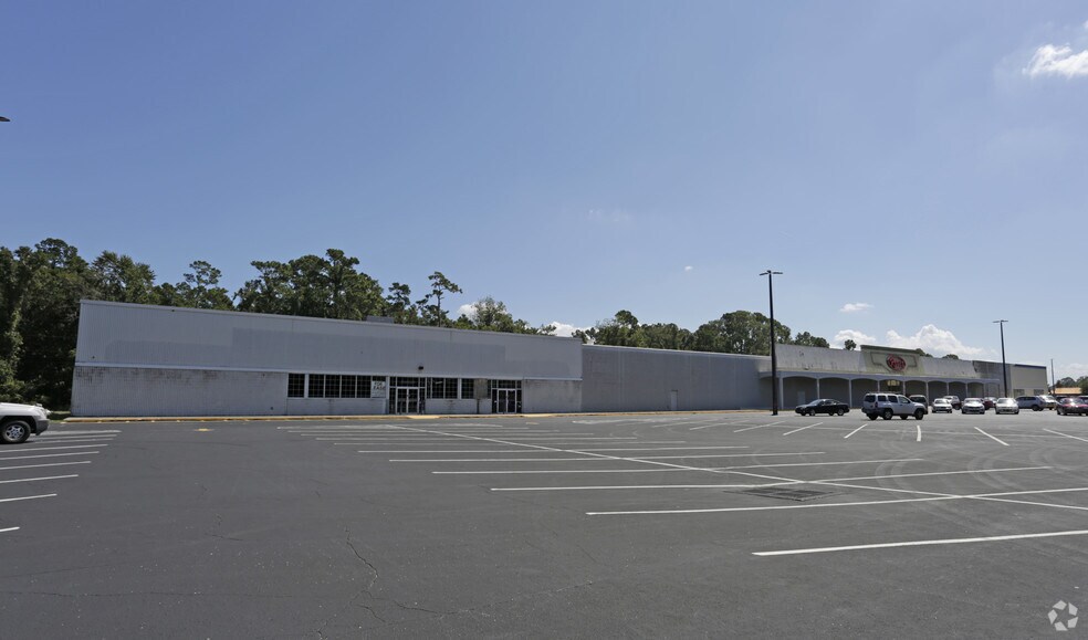 9459 Lem Turner Rd, Jacksonville, FL à louer - Photo principale – Image 1 sur 9