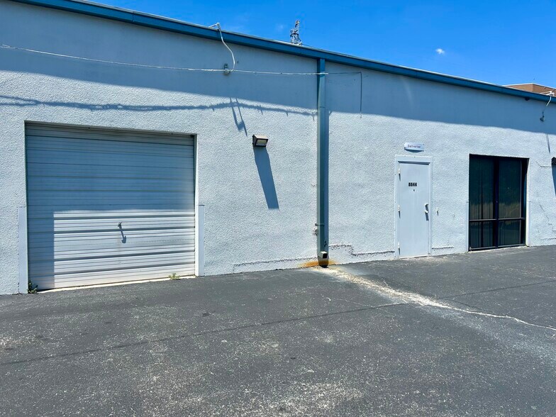 8800-8844 Tradeway St, San Antonio, TX à louer - Photo de l’immeuble – Image 2 sur 7