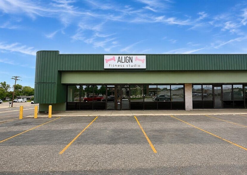 1601 S Broadway, Minot, ND à louer - Photo de l’immeuble – Image 1 sur 7