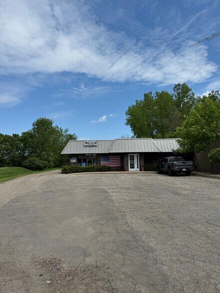 522 Faxon Rd N, Norwood Young America, MN à vendre - Photo de l’immeuble – Image 2 sur 18