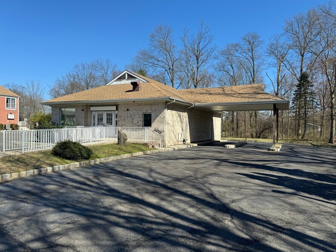 340 S Branch Rd, Hillsborough, NJ à louer Photo de l’immeuble– Image 1 sur 14