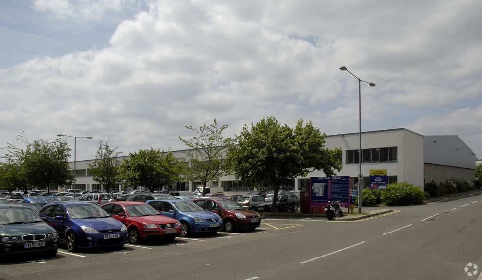 Visku 182, Sunbury-On-Thames à louer - Photo de l’immeuble – Image 2 sur 5