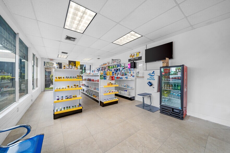 3401 SW 8th St, Miami, FL à louer - Photo intérieure – Image 2 sur 20