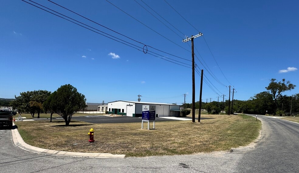232 Market Ave, Boerne, TX à louer - Photo de l’immeuble – Image 3 sur 4
