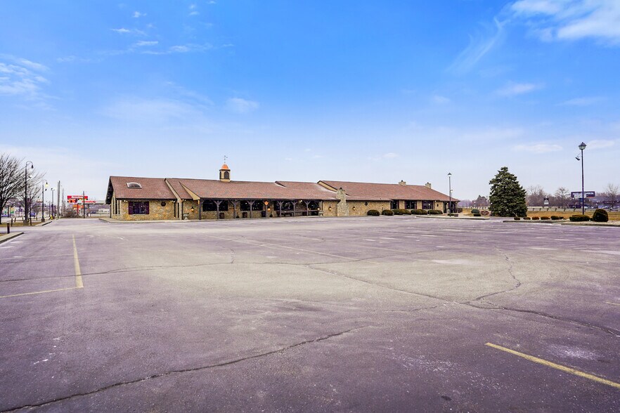 555 S Indiana St, Mooresville, IN à vendre - Photo de l’immeuble – Image 3 sur 56