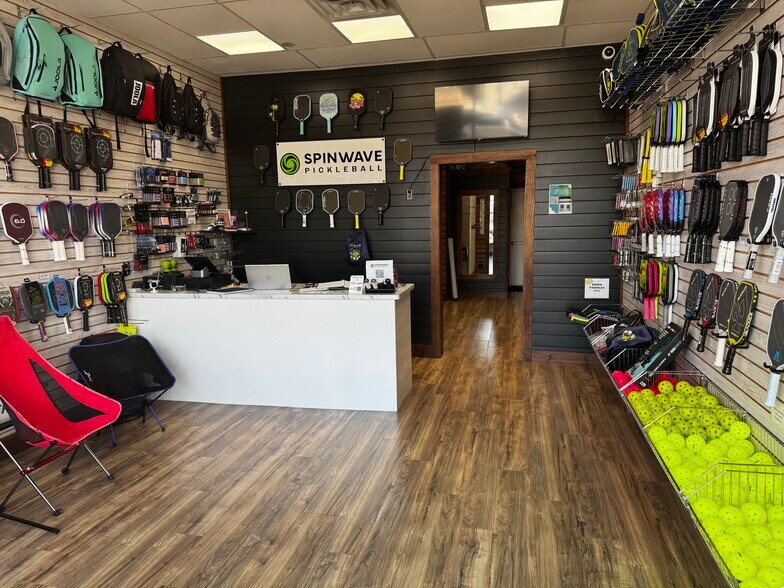 5650 Merrick Rd, Massapequa, NY à louer - Photo de l’immeuble – Image 3 sur 10