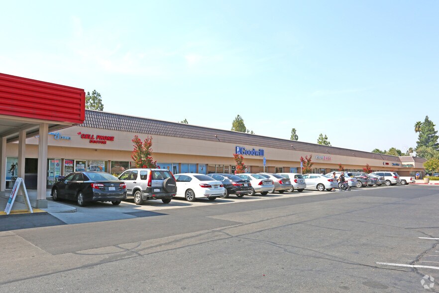 106-150 W Olive Ave, Merced, CA à louer - Photo principale – Image 2 sur 5