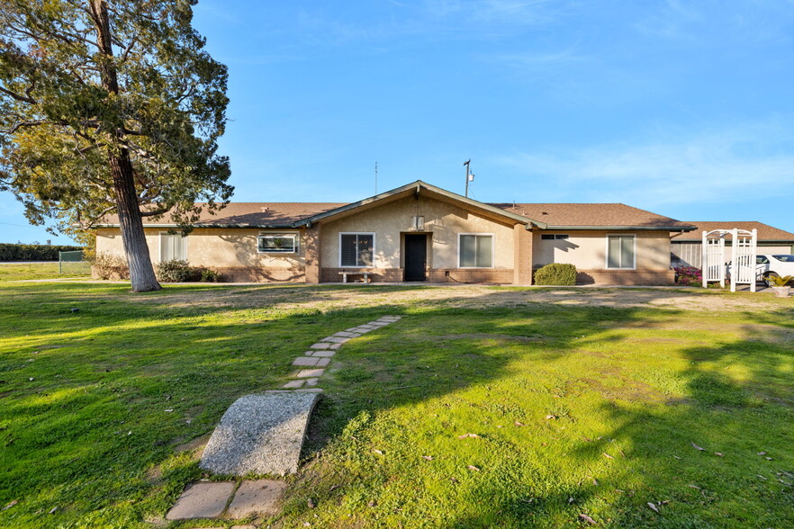 1136 S Del Rey Ave, Sanger, CA à vendre - Photo de l’immeuble – Image 3 sur 28