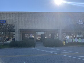102-400 Westwood Shopping Ctr, Fayetteville, NC à louer Photo de l’immeuble– Image 1 sur 1